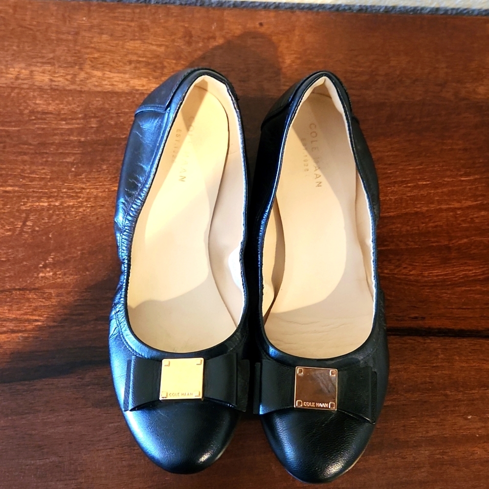 Black Cole Haan Bow Flats. Size 7